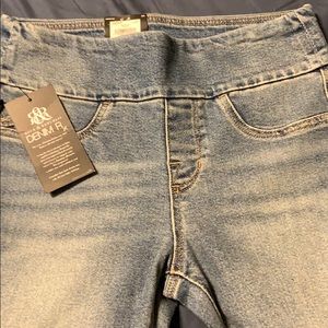 NWT Rock & Republic Pull-On Legging